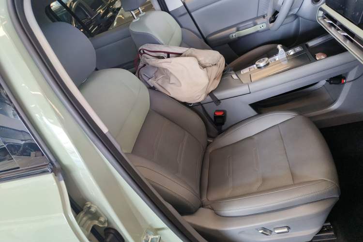 Used BAIC Off-Road BJ30 2024 1.5T Magic Electric Drive Standard Edition Right Front Seat