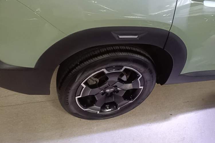 Used BAIC Off-Road BJ30 2024 1.5T Magic Electric Drive Advanced Version Right Rear Wheel Hub