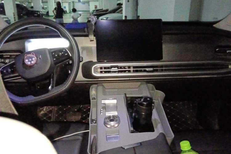 Used BAIC Off-Road BJ30 2024 1.5T Magic Electric Drive Advanced Version Center Console