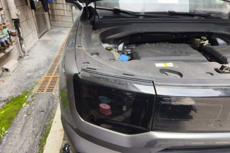 Used BAIC Off-Road BJ30 2024 1.5T Magic Electric Drive Standard Edition Engine Bay Right