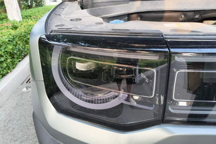 Used BAIC Off-Road BJ30 2024 1.5T Magic Electric Drive Advanced Version Right Front Headlight