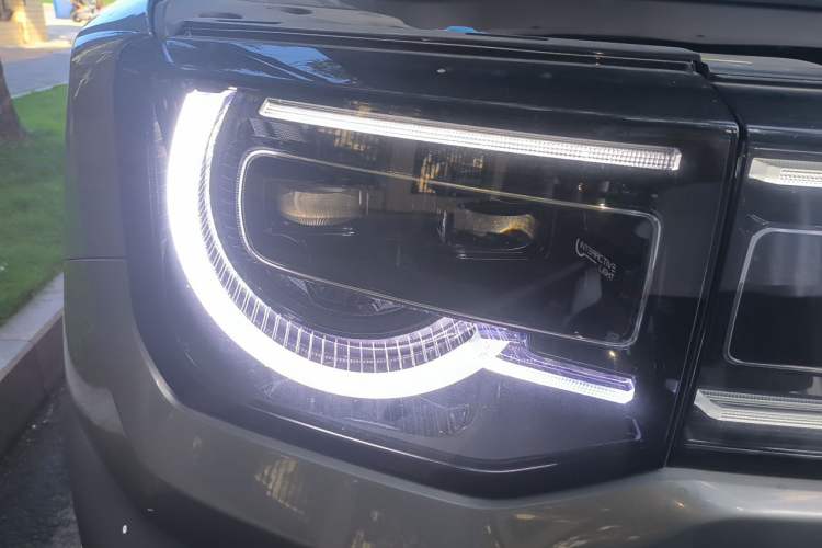 Used BAIC Off-Road BJ30 2024 1.5T Magic Electric Drive Advanced Version Right Front Headlight