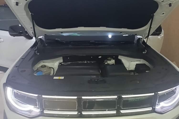 Used BAIC Off-Road BJ30 2024 1.5T Magic Electric Drive Standard Edition Engine Bay