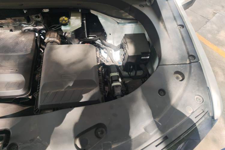 Used BAIC Off-Road BJ30 2024 1.5T Magic Electric Drive Advanced Version Engine Bay Left