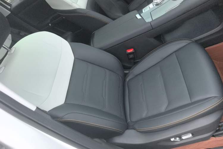 Used BAIC Off-Road BJ30 2024 1.5T Magic Electric Drive Advanced Version Interior 1