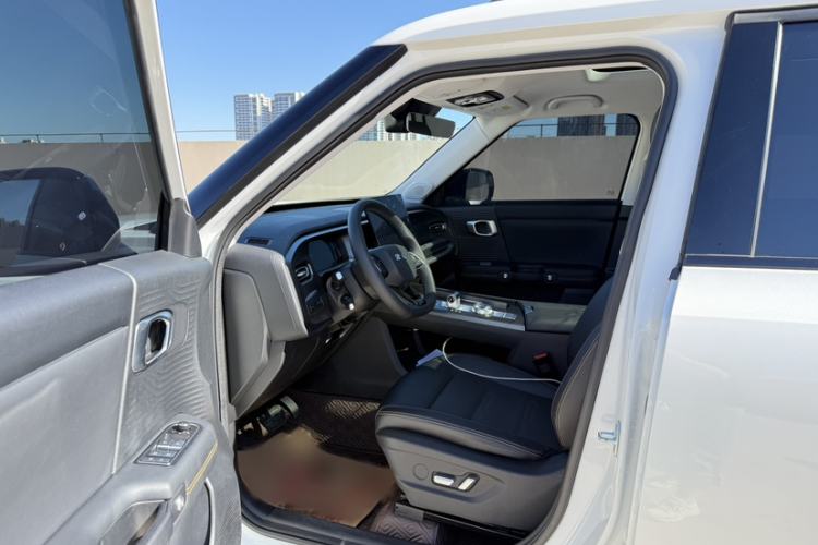 Used BAIC Off-Road BJ30 2024 1.5T Magic Electric Drive Standard Edition Left Front Seat