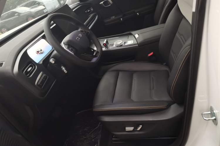 Used BAIC Off-Road BJ30 2024 1.5T Magic Electric Drive Standard Edition Left Front Seat