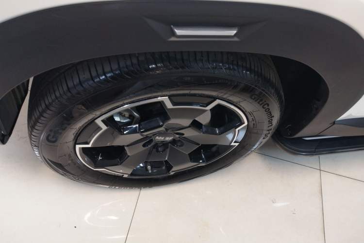 Used BAIC Off-Road BJ30 2024 1.5T Magic Electric Drive Advanced Version Left Front Wheel Hub