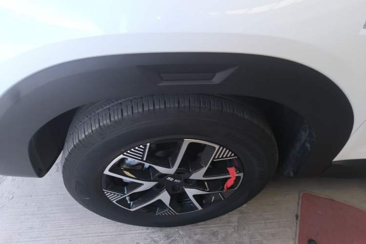 Used BAIC Off-Road BJ30 2024 1.5T Magic Electric Drive Standard Edition Left Front Wheel Hub