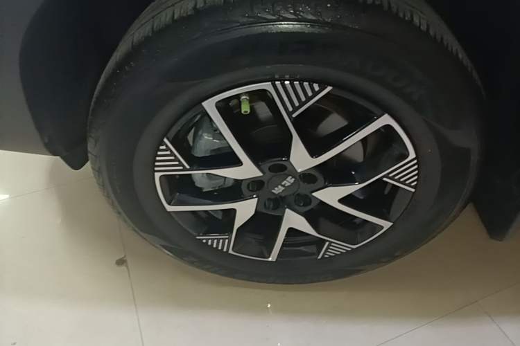 Used BAIC Off-Road BJ30 2024 1.5T Magic Electric Drive Standard Edition Left Front Wheel Hub