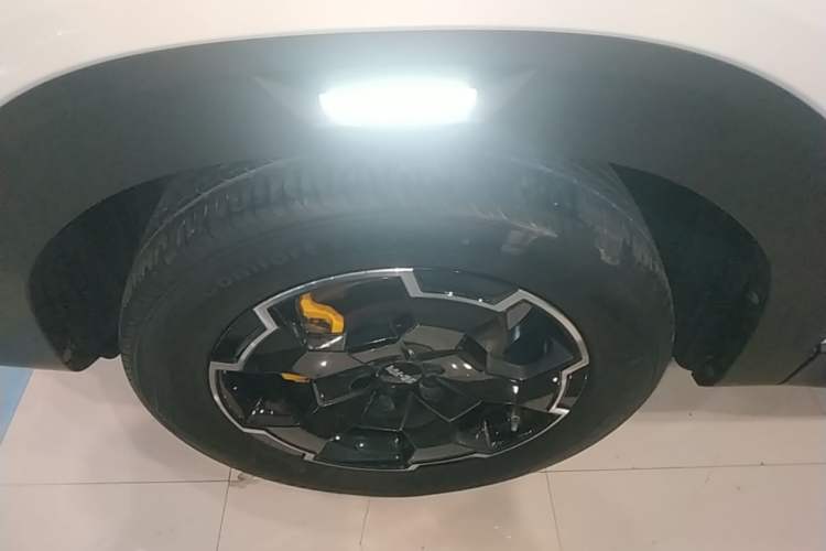 Used BAIC Off-Road BJ30 2024 1.5T Light Off-road Max Edition Left Front Wheel Hub