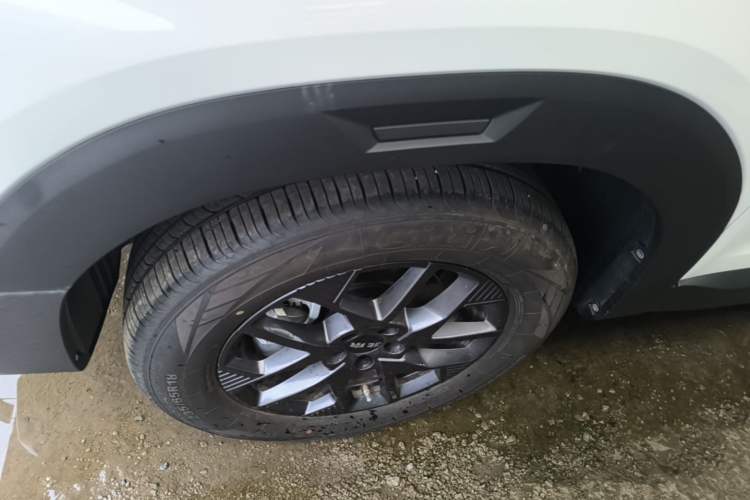 Used BAIC Off-Road BJ30 2024 1.5T Light Wilderness Air Edition Left Front Wheel Hub