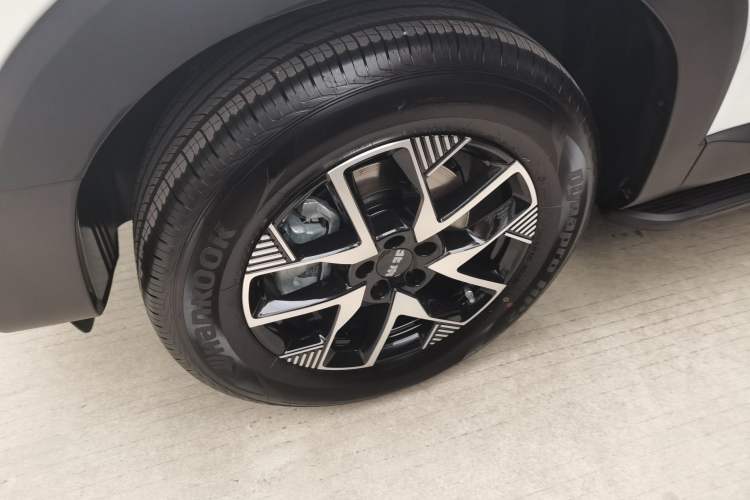 Used BAIC Off-Road BJ30 2024 1.5T Magic Electric Drive Standard Edition Left Front Wheel Hub