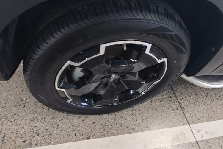 Used BAIC Off-Road BJ30 2024 1.5T Magic Electric Drive Advanced Version Left Front Wheel Hub