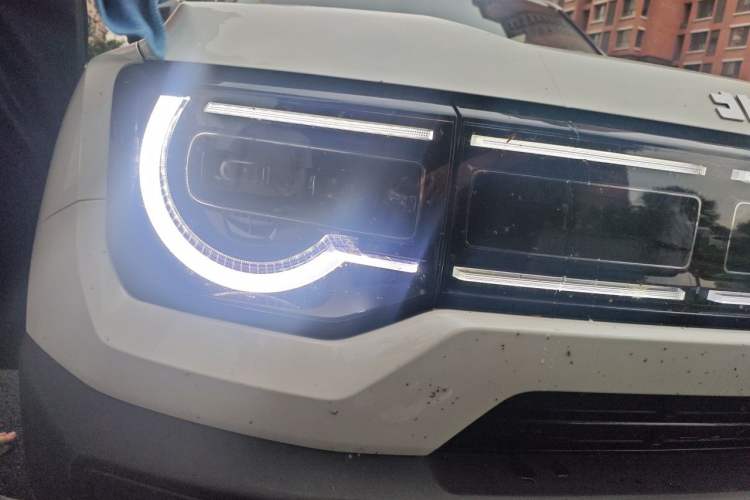 Used BAIC Off-Road BJ30 2024 1.5T Magic Electric Drive Standard Edition Right Front Headlight