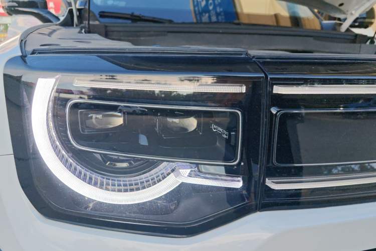 Used BAIC Off-Road BJ30 2024 1.5T Magic Electric Drive Advanced Version Right Front Headlight