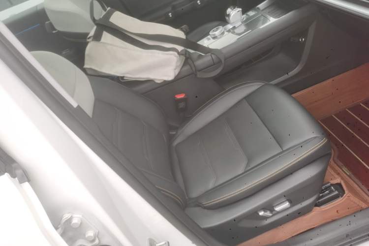 Used BAIC Off-Road BJ30 2024 1.5T Magic Electric Drive Advanced Version Right Front Seat