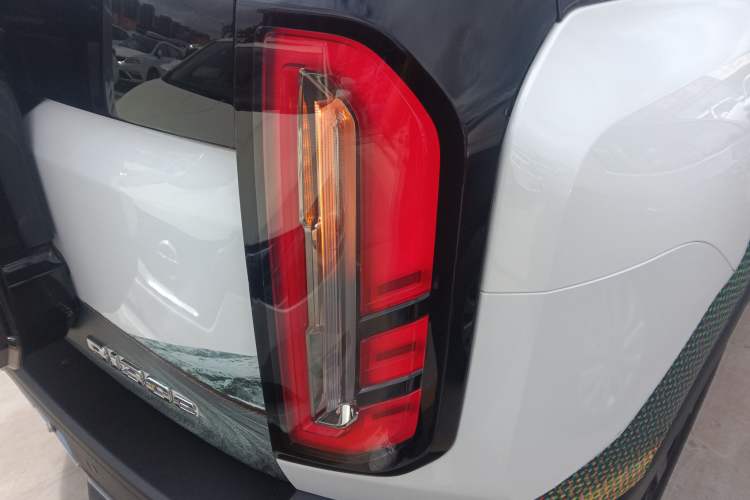Used BAIC Off-Road BJ30 2024 1.5T Magic Electric Drive Advanced Version Right Rear Taillight