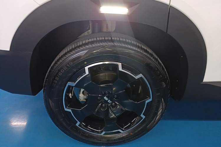 Used BAIC Off-Road BJ30 2024 1.5T Magic Electric Drive Advanced Version Right Rear Wheel Hub