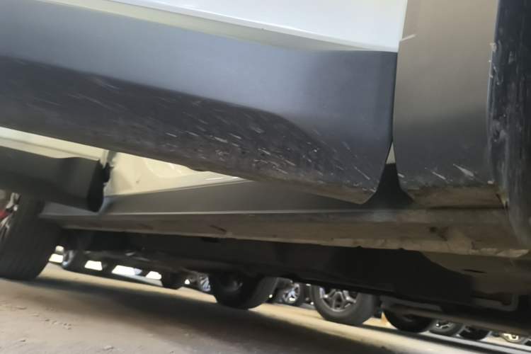 Used BAIC Off-Road BJ30 2024 1.5T Magic Electric Drive Standard Edition Right Side Sill