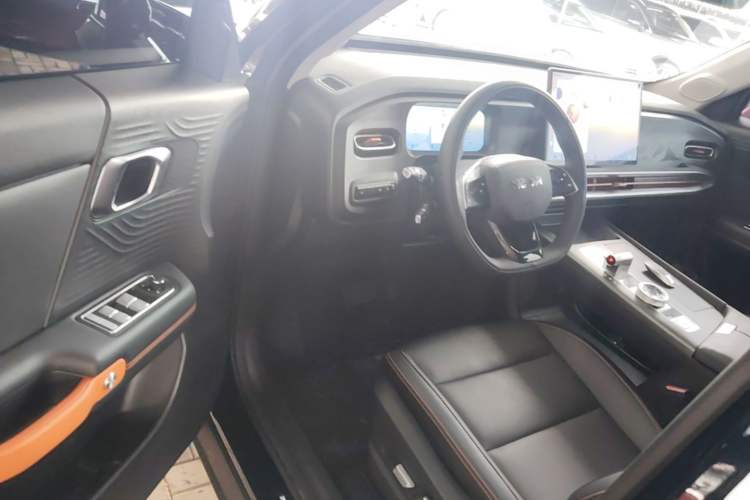 Used BAIC Off-Road BJ30 2026 Model Traveler 1.5T Hybrid Standard Version Driver Seat