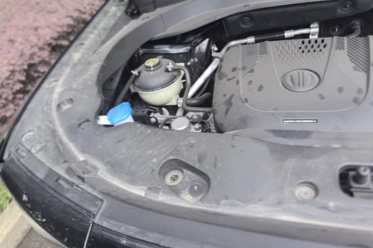 Used BAIC Off-Road BJ30 2026 Model Traveler 1.5T DCT Two-Wheel Drive Standard Version Engine Bay Right