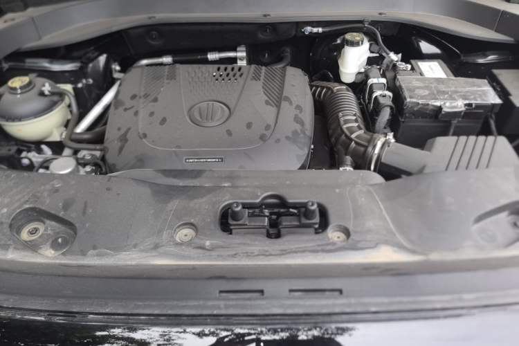 Used BAIC Off-Road BJ30 2026 Model Traveler 1.5T DCT Two-Wheel Drive Standard Version Engine Bay