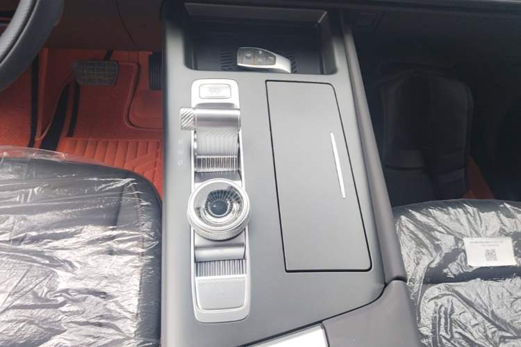 Used BAIC Off-Road BJ30 2026 Model Traveler 1.5T DCT Two-Wheel Drive Advanced Version Gear Lever
