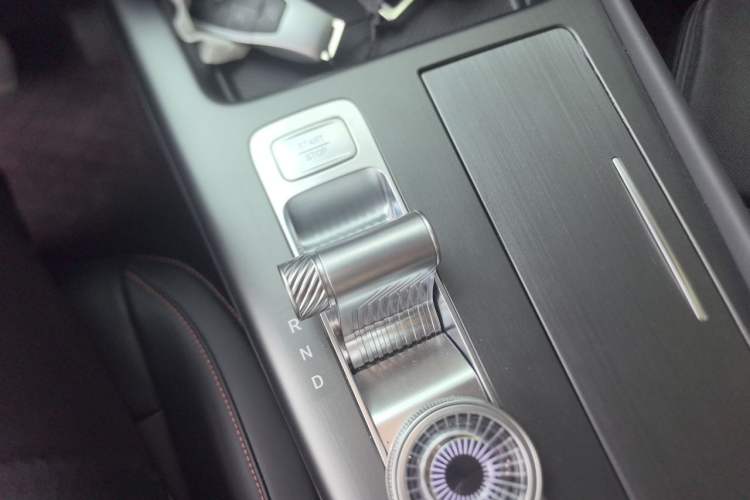 Used BAIC Off-Road BJ30 2026 Model Traveler 1.5T DCT Two-Wheel Drive Standard Version Gear Lever