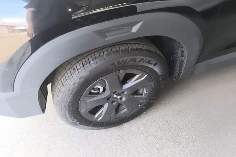 Used BAIC Off-Road BJ30 2026 Model Traveler 1.5T DCT Two-Wheel Drive Standard Version Left Front Wheel Hub