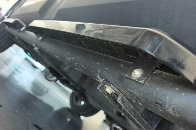 Used BAIC Off-Road BJ30 2026 Model Traveler 1.5T DCT Two-Wheel Drive Advanced Version Left Side Sill