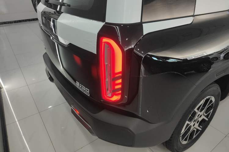 Used BAIC Off-Road BJ30 2026 Model Traveler 1.5T DCT Two-Wheel Drive Advanced Version Right Rear Taillight
