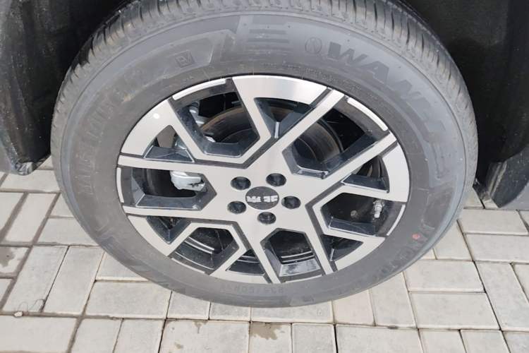 Used BAIC Off-Road BJ30 2026 Model Traveler 1.5T Hybrid Standard Version Right Rear Wheel Hub