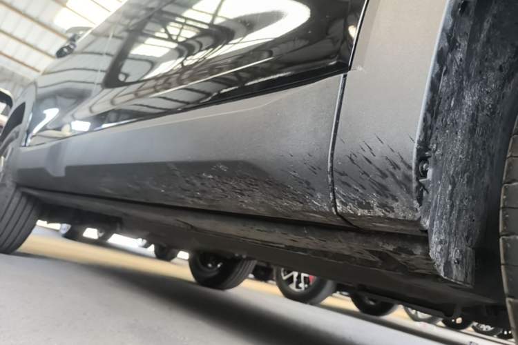 Used BAIC Off-Road BJ30 2026 Model Traveler 1.5T DCT Two-Wheel Drive Standard Version Right Side Sill