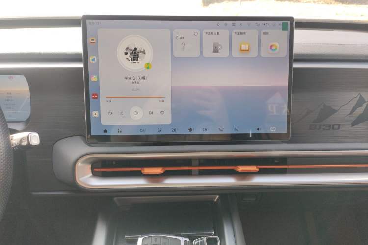 Used BAIC Off-Road BJ30 2026 Model Traveler 1.5T Hybrid Standard Version Audio And AC Panel