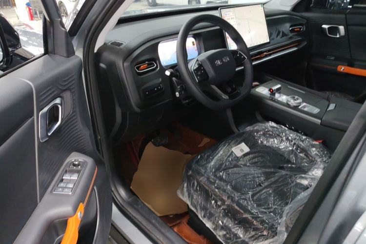 Used BAIC Off-Road BJ30 2026 Model Traveler 1.5T Hybrid Standard Version Driver Seat