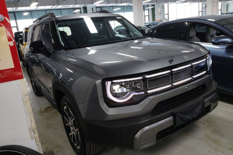 Used BAIC Off-Road BJ30 2026 Model Traveler 1.5T Hybrid Standard Version Front Right 45 Deg