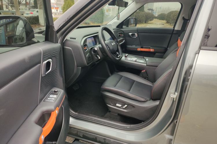 Used BAIC Off-Road BJ30 2026 Model Traveler 1.5T Hybrid Standard Version Interior 1