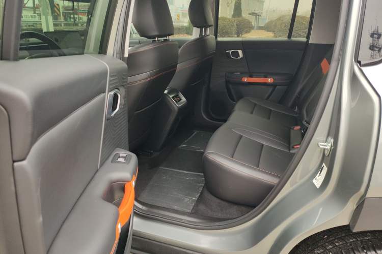 Used BAIC Off-Road BJ30 2026 Model Traveler 1.5T Hybrid Standard Version Interior 2