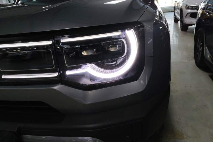 Used BAIC Off-Road BJ30 2026 Model Traveler 1.5T Hybrid Standard Version Left Front Headlight
