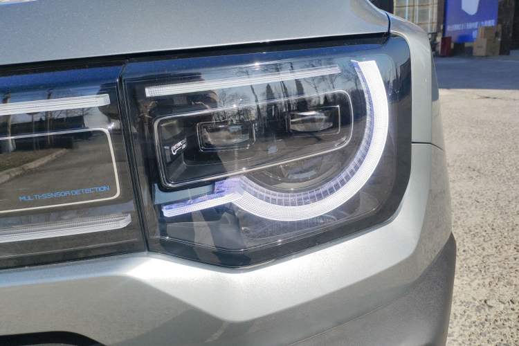 Used BAIC Off-Road BJ30 2026 Model Traveler 1.5T Hybrid Standard Version Left Front Headlight