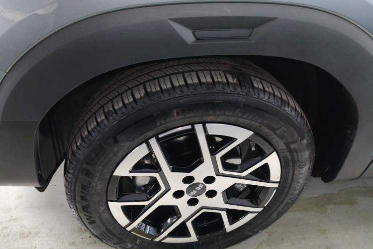 Used BAIC Off-Road BJ30 2026 Model Traveler 1.5T Hybrid Standard Version Left Front Wheel Hub