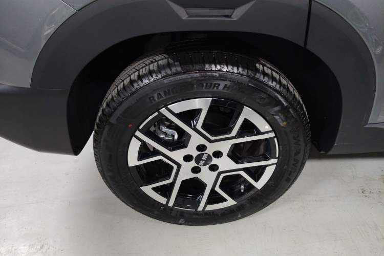 Used BAIC Off-Road BJ30 2026 Model Traveler 1.5T Hybrid Standard Version Right Rear Wheel Hub