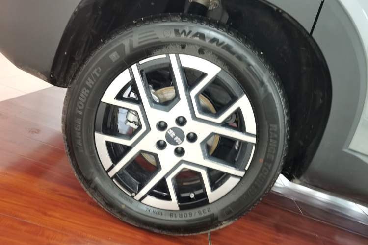 Used BAIC Off-Road BJ30 2026 Model Traveler 1.5T Hybrid Advanced Version Right Rear Wheel Hub