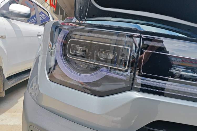 Used BAIC Off-Road BJ30 2026 Model Traveler 1.5T DCT Two-Wheel Drive Advanced Version Right Front Headlight