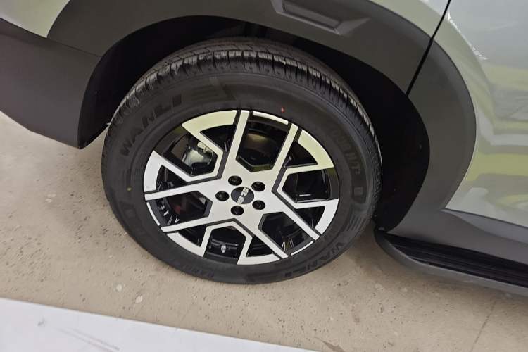 Used BAIC Off-Road BJ30 2026 Model Traveler 1.5T DCT Two-Wheel Drive Advanced Version Right Rear Wheel Hub