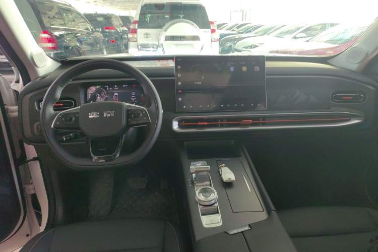 Used BAIC Off-Road BJ30 2026 Model Traveler 1.5T DCT Two-Wheel Drive Advanced Version Center Console