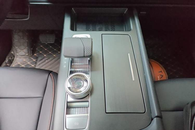 Used BAIC Off-Road BJ30 2026 Model Traveler 1.5T DCT Two-Wheel Drive Advanced Version Gear Lever