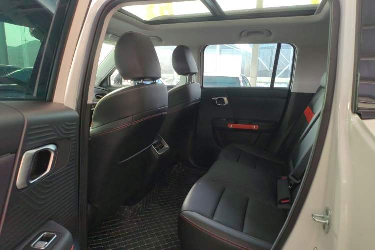 Used BAIC Off-Road BJ30 2026 Model Traveler 1.5T DCT Two-Wheel Drive Advanced Version Left Rear Seat