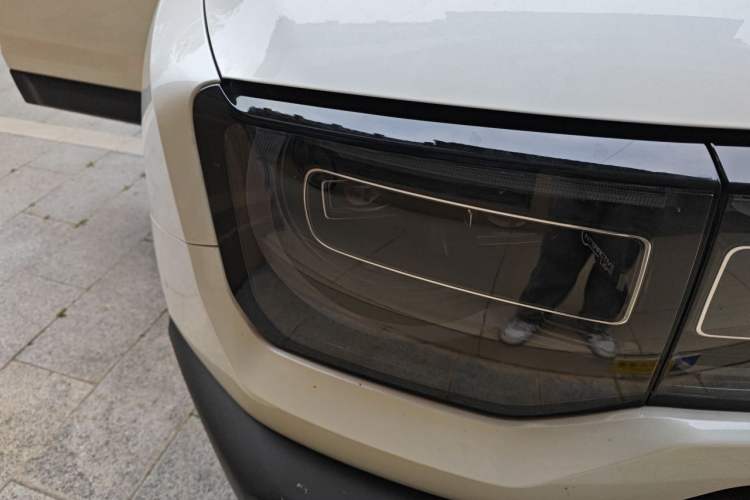 Used BAIC Off-Road BJ30 2026 Model Traveler 1.5T DCT Two-Wheel Drive Advanced Version Right Front Headlight
